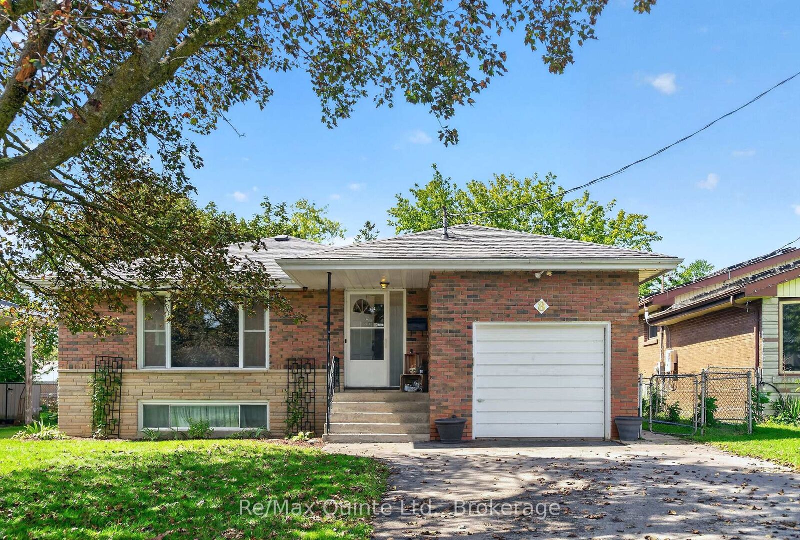 Property Photo:  8 Plaza Square  ON K8N 4J3 