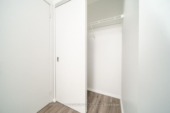 Property Photo:  75 St Nicholas Street 1202  ON M4Y 0A5 