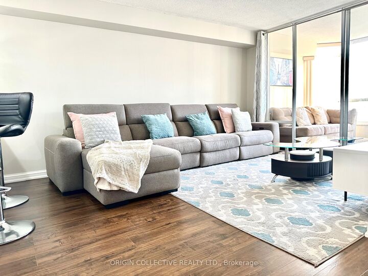Property Photo:  24 Hanover Road 905  ON L6S 5K8 
