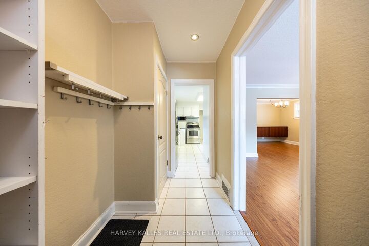 Property Photo:  222 Joicey Boulevard Main  ON M5M 2V5 