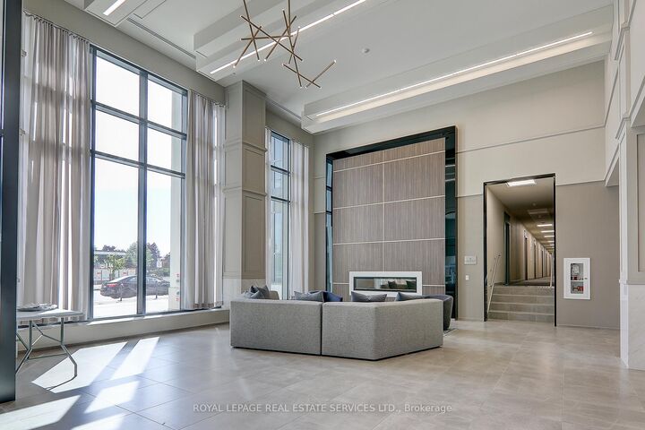 Property Photo: 4055 Parkside Village Drive 1816 ON L5B 0K8