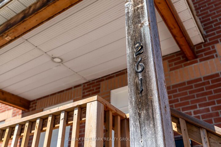 Property Photo:  261 Somerset Street E 3  ON K1N 6V5 