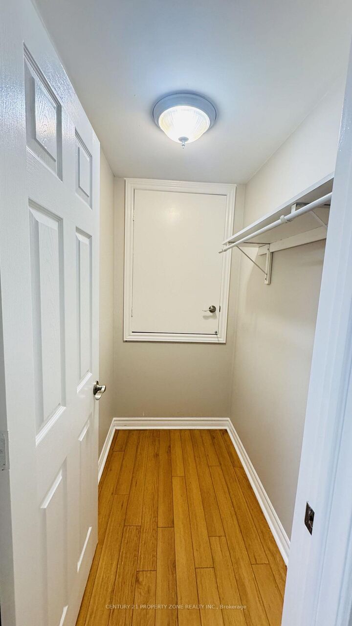 Property Photo:  887 Bennett Boulevard  ON L9T 6X5 