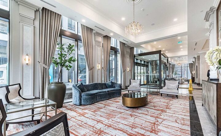 Photo de la propriété:  30 Elm Drive 3601  ON L5B 0N6 