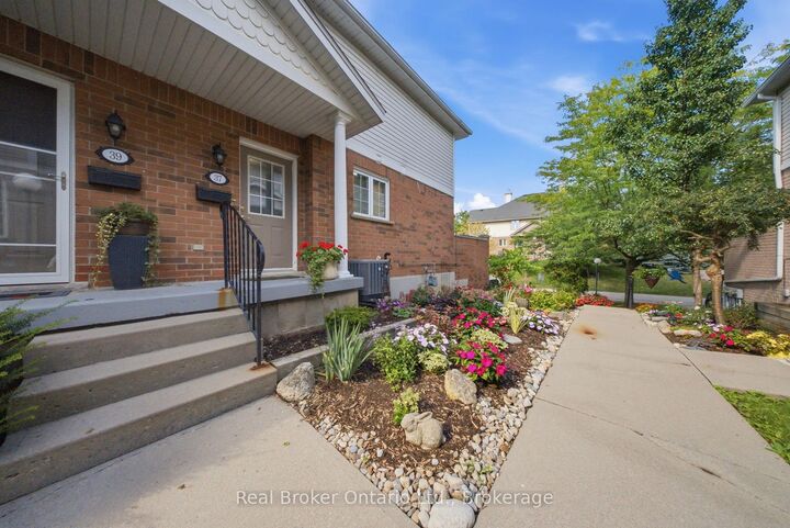 Property Photo:  941 Gordon Street 37  ON N1G 4R9 