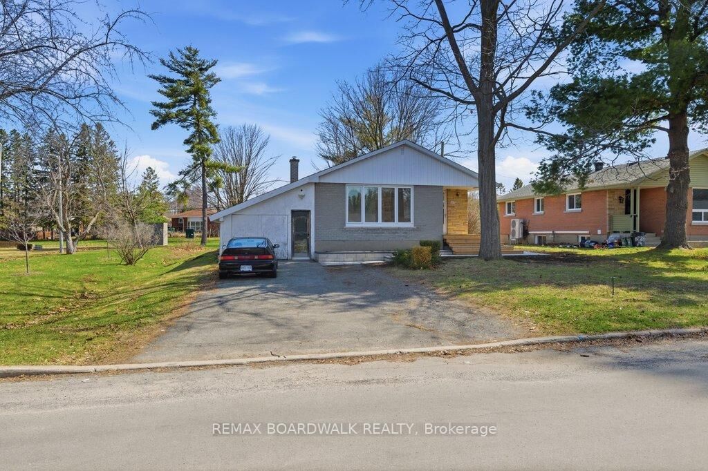 Property Photo:  1279 Adirondack Drive  ON K2C 2V7 
