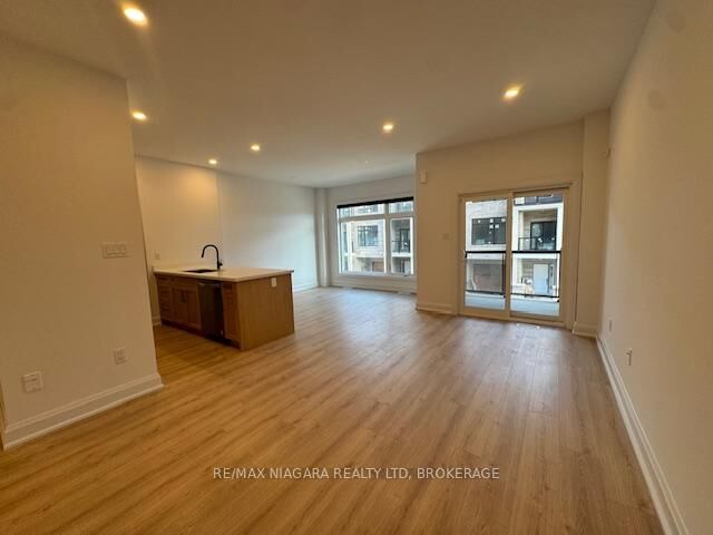 Property Photo:  292 Vine Street 31  ON L2M 0E1 
