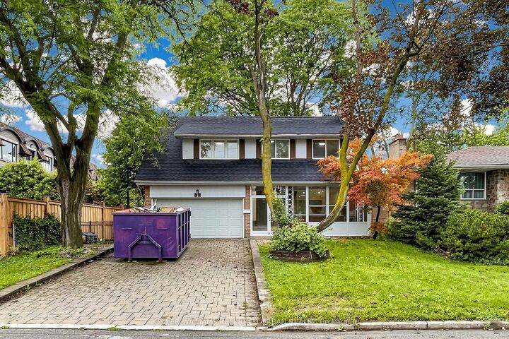 Property Photo:  32 Wycliffe Crescent  ON M2K 1V6 