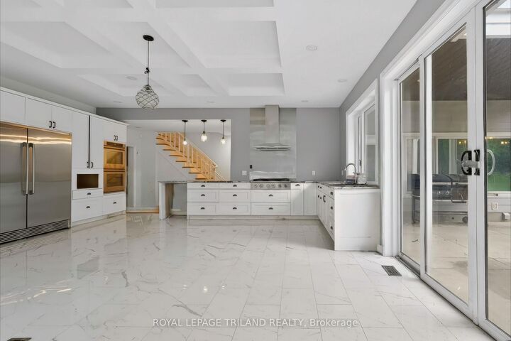 Property Photo:  467 Commissioners Road E B  ON N6C 2T6 