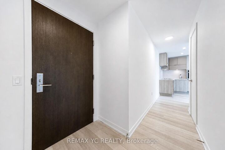 Property Photo:  39 Roehampton Avenue 3708  ON M4P 0G1 