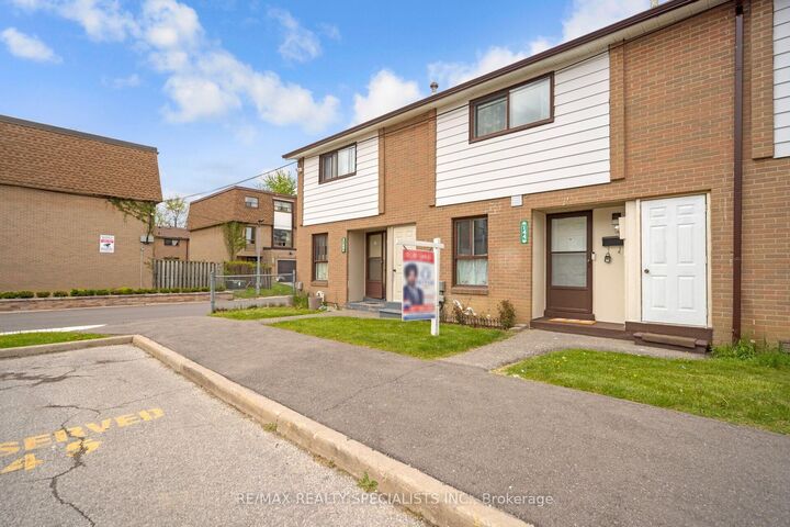 Property Photo:  144 Fleetwood Crescent  ON L6T 2E6 
