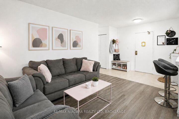 Property Photo:  264 Oakdale Avenue 308  ON L2P 2K4 