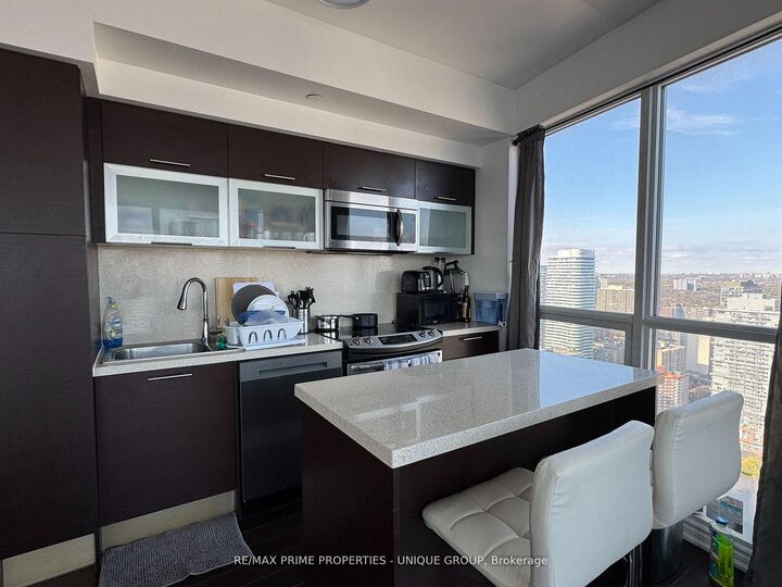 Property Photo:  386 Yonge Street 3807  ON M5B 0A5 