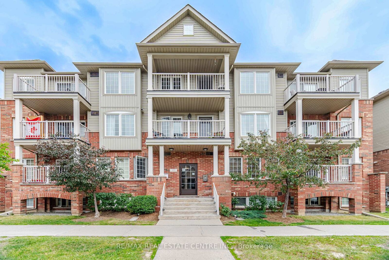 Property Photo:  153 Isaac Devins Boulevard 2  ON M9M 0C5 