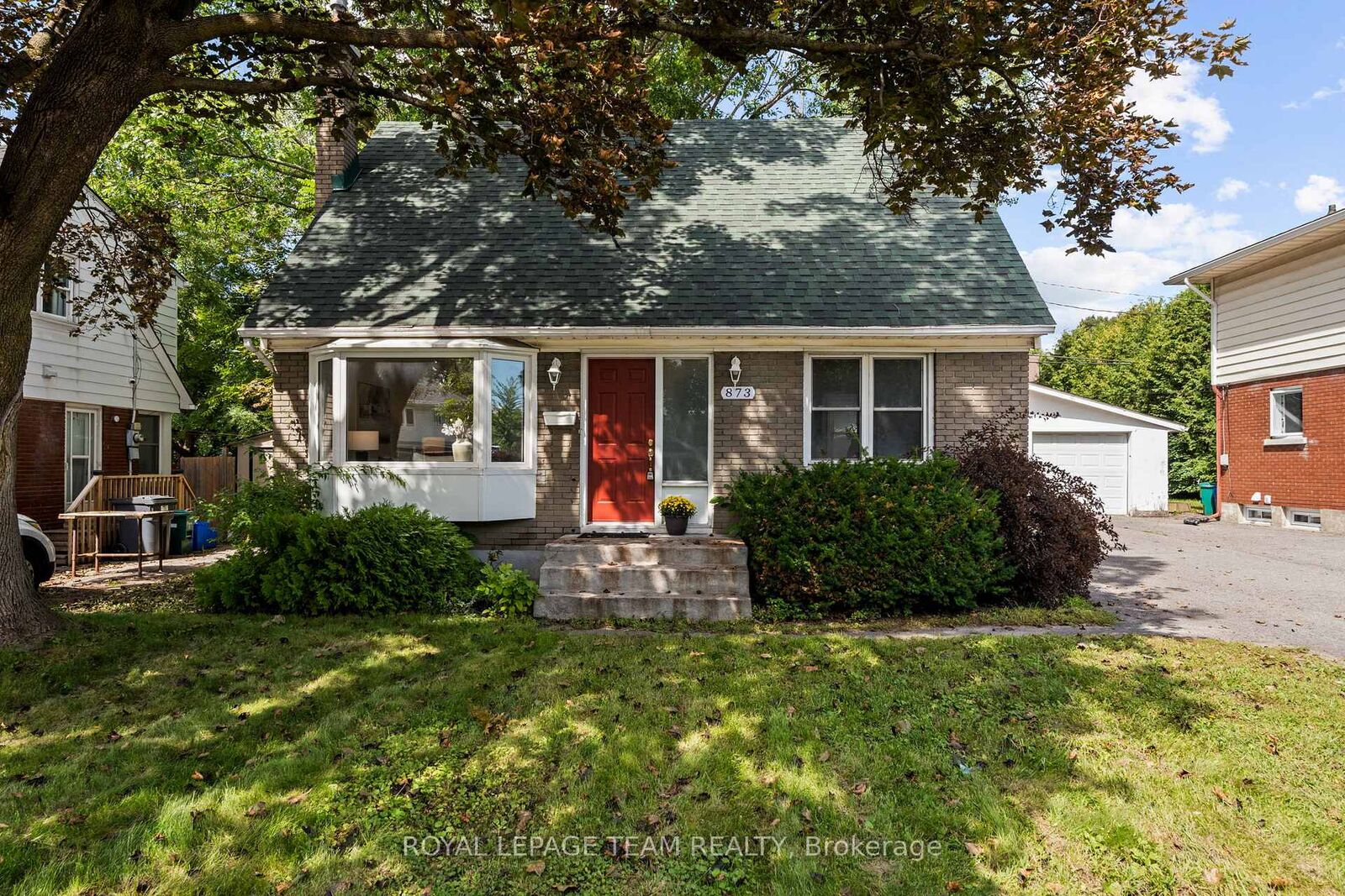 Property Photo: 873 Smyth Road ON K1G 1P4