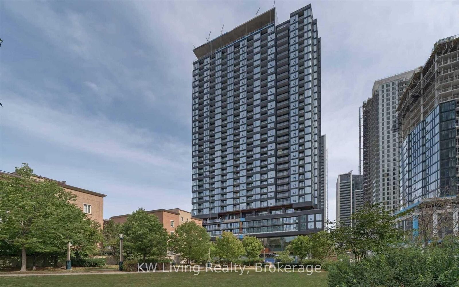 Property Photo:  19 Western Battery Road 3119  ON M6K 0E3 