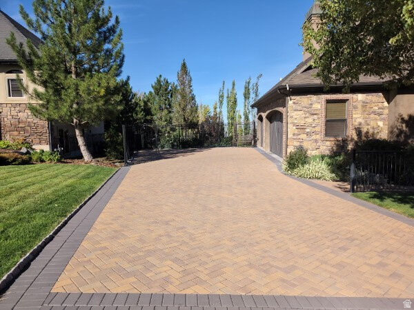 Property Photo: 660 E Eagle Ridge Dr S UT 84054