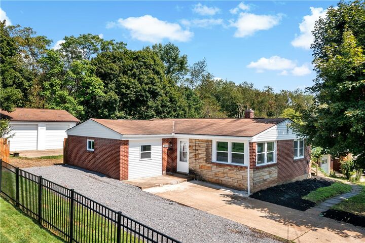 Property Photo:  3033 Fairway Dr  PA 15068 