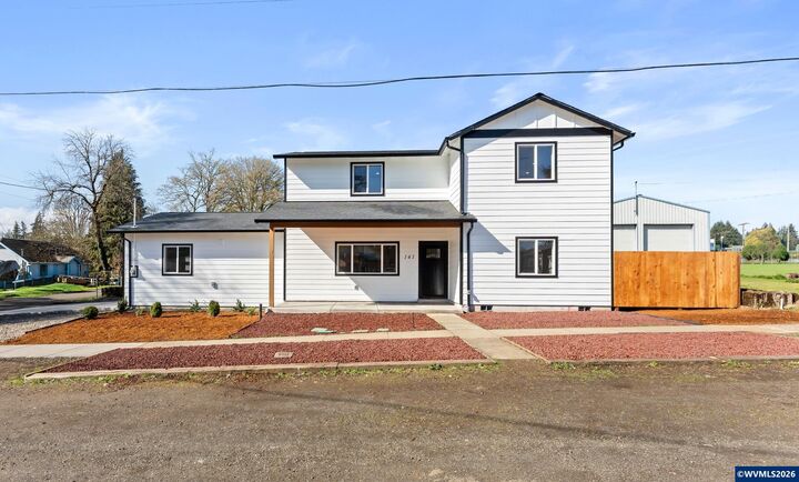 Property Photo:  141 NE D St  OR 97396 