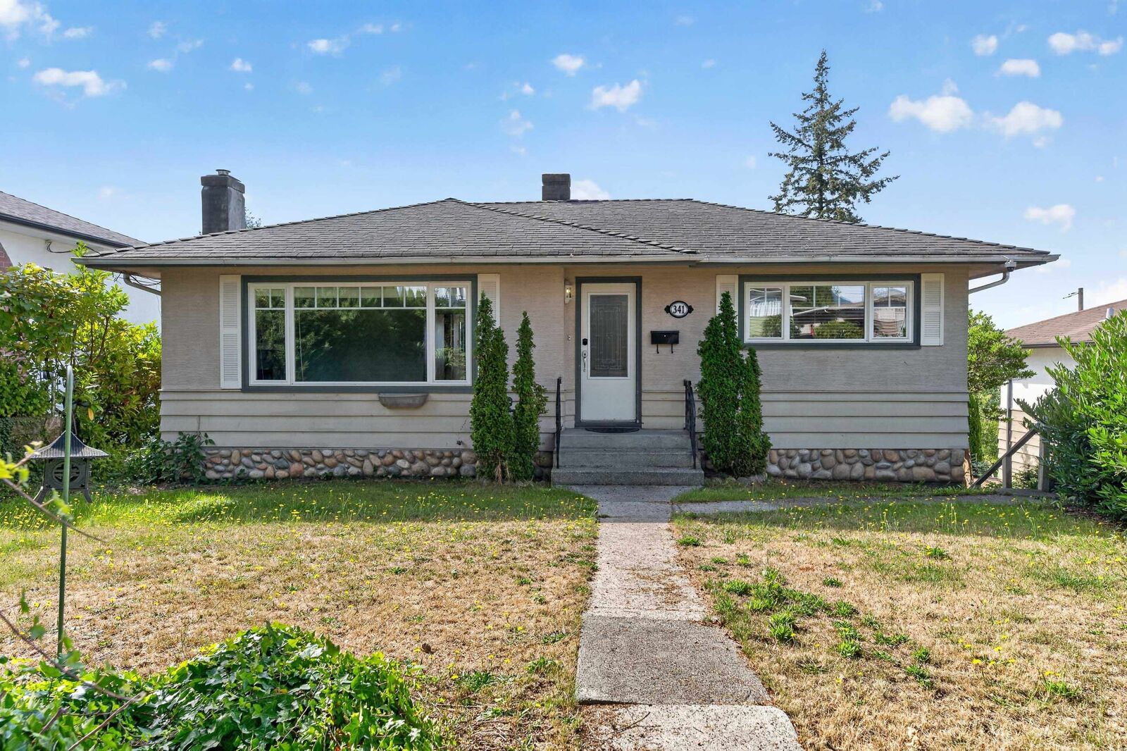 Property Photo:  341 W 24th Street  BC V7M 2C7 