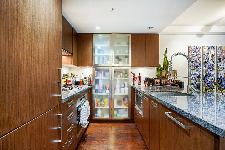 Property Photo:  1055 Richards Street 210  BC V6B 0C2 