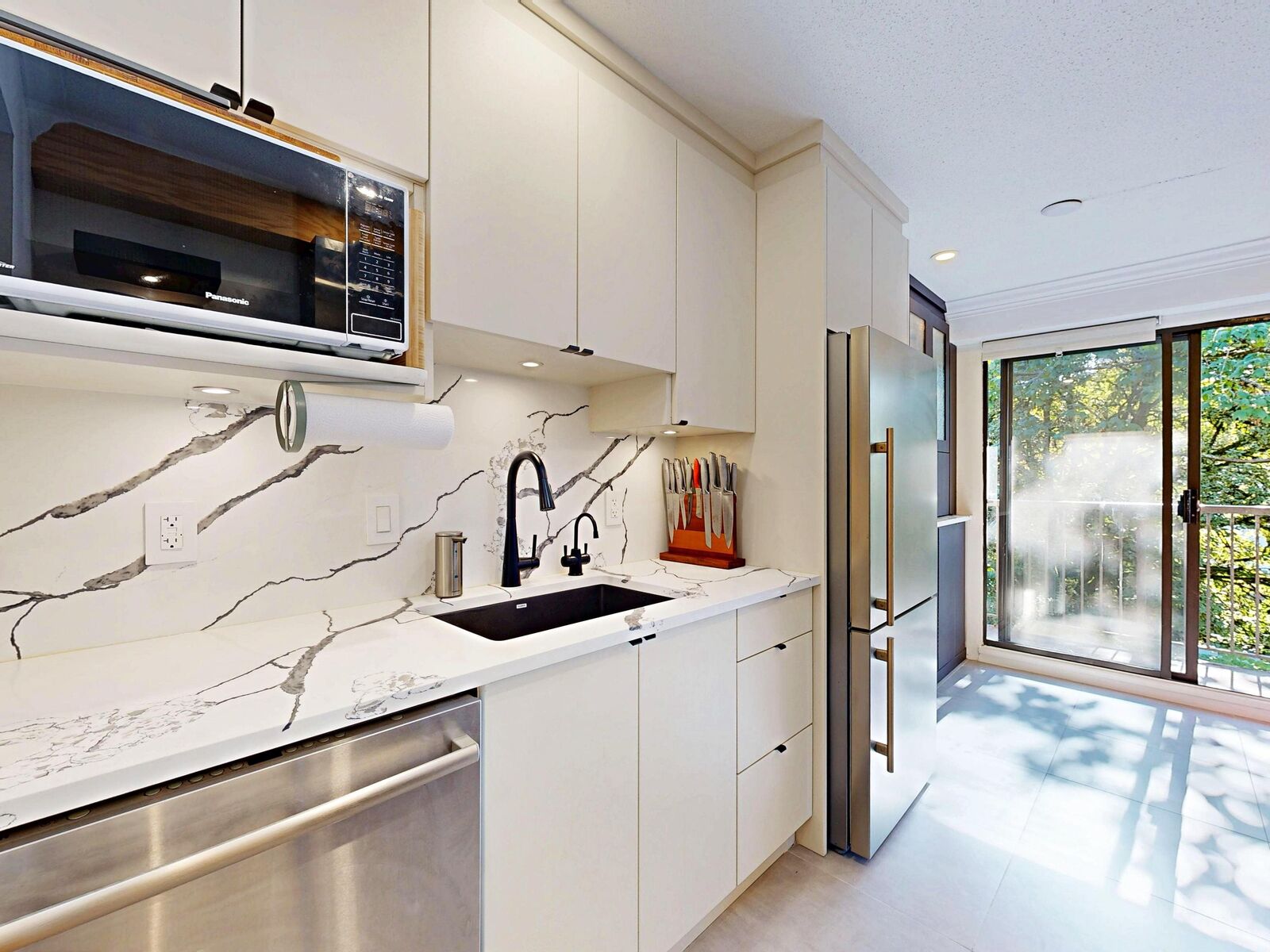 Property Photo:  252 W 2nd Street 204  BC V7M 1C8 