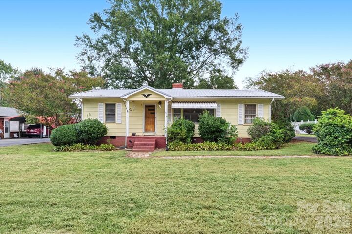 Property Photo:  100 Dallas Street  NC 28078 