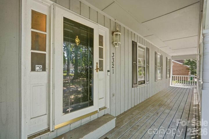Property Photo: 3321 Chilham Place NC 28226