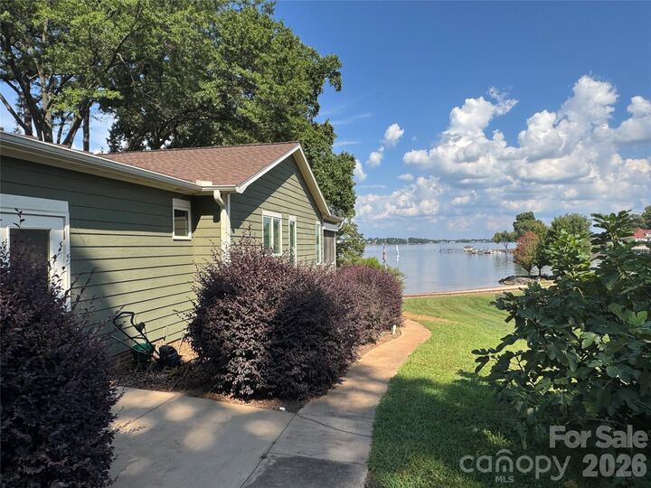 Property Photo:  1828 Hagers Point Lane  NC 28037 