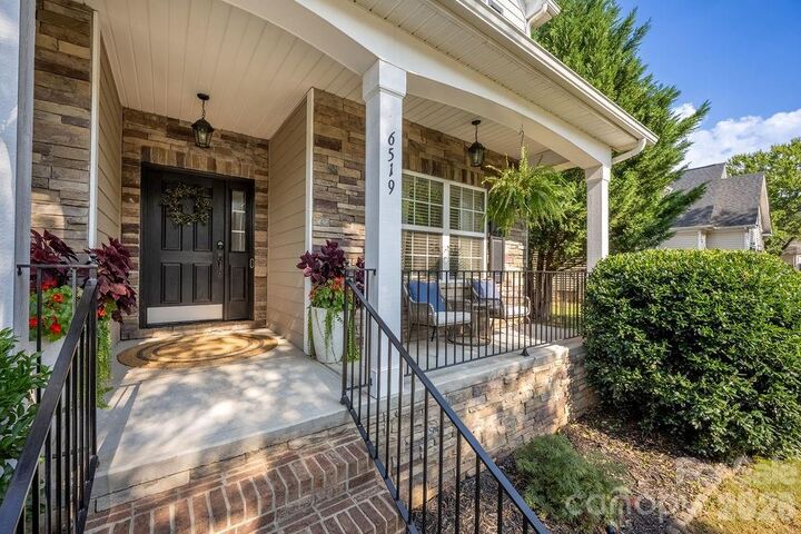Property Photo:  6519 Olmsford Drive  NC 28078 