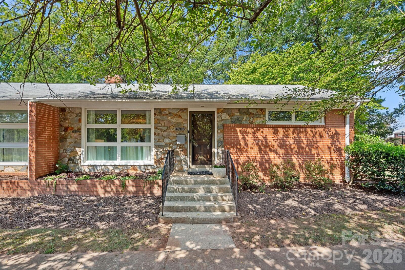 Property Photo: 4703 Woodlark Lane NC 28211