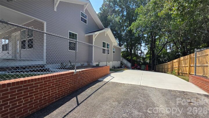 Property Photo: 406 S Market Street SC 29720