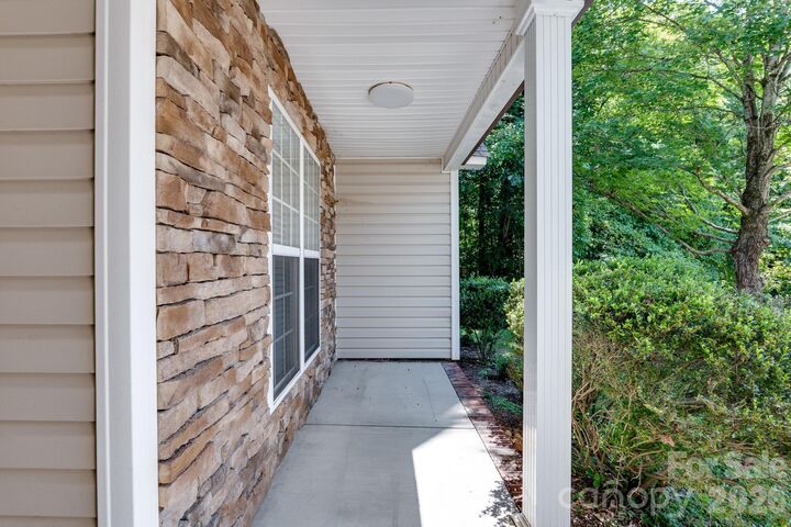 Property Photo:  7917 Pebbleridge Drive  NC 28212 