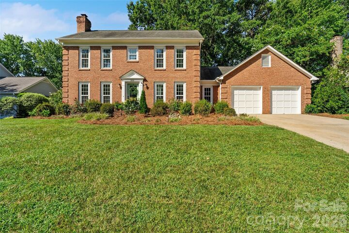 Property Photo:  2010 Glendalough Lane  NC 28105 