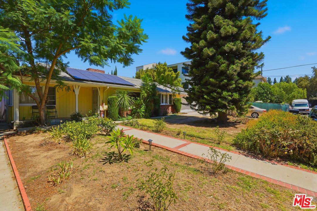 Property Photo:  15719 Vose St  CA 91406 