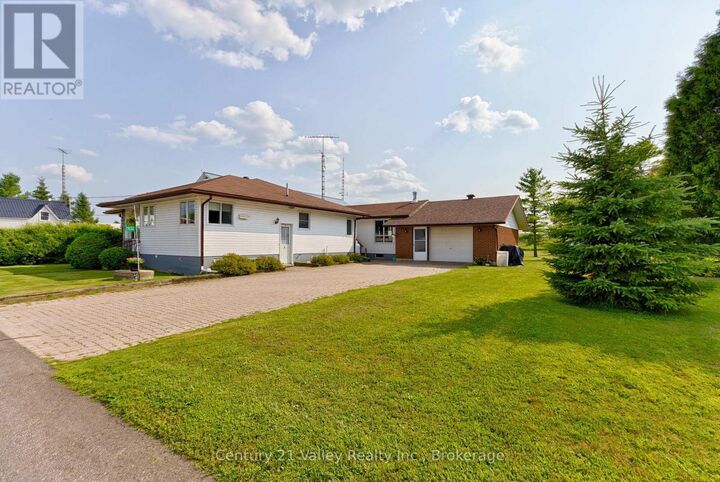 Property Photo:  2032 Foresters Falls Road  ON K0J 1V0 