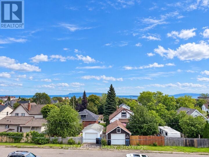 Property Photo:  28 Dixon Street  ON P7B 3J5 