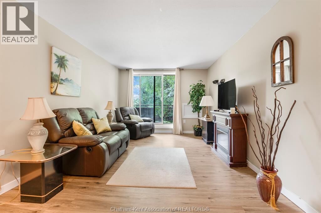 Property Photo:  150 Park Avenue East 211  ON N7M 3V6 