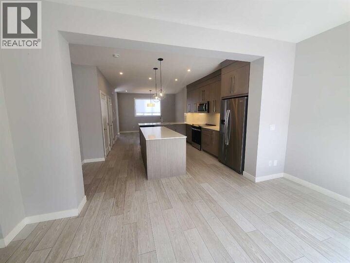 Property Photo:  1045 West Lakeview Drive  AB T1X 2T2 