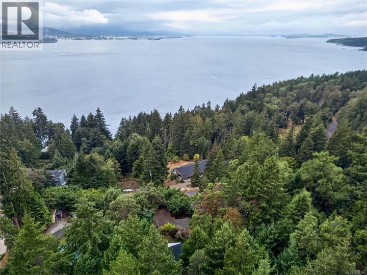 Property Photo: 321 Collins Road BC V8K 2N1