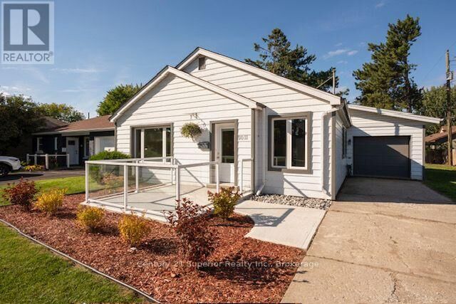 Property Photo:  2011 Murray Avenue  ON P7E 5B2 