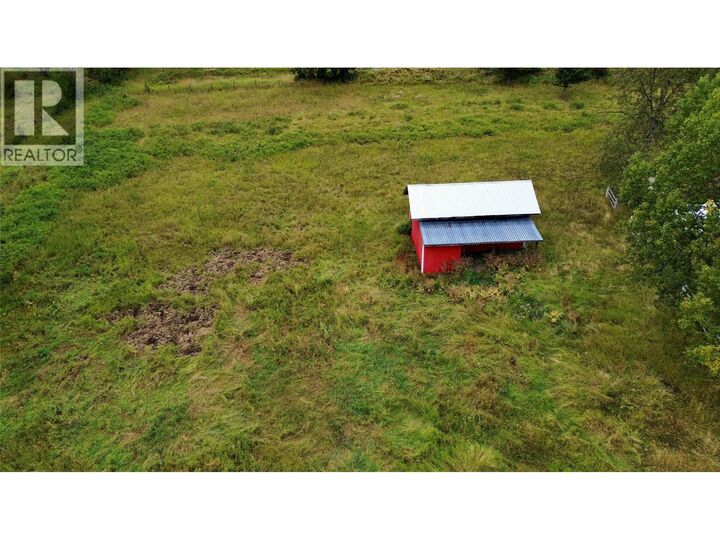 Photo de la propriété:  6801 Hillside Drive  BC V0B 2G3 