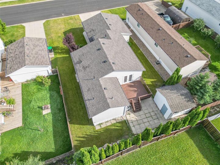 Property Photo:  4 Young Avenue  MB R7A 2L1 