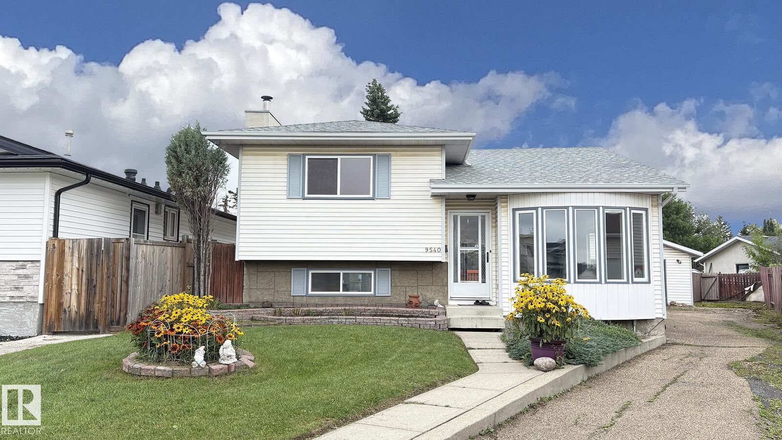 Property Photo:  9540 178 Avenue NW  AB T5Z 2E4 
