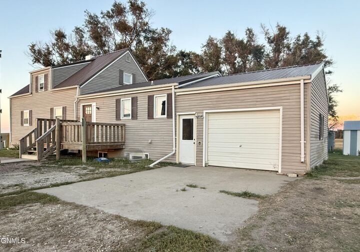 Property Photo:  8348 112th Avenue SE  ND 58474 