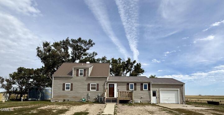 Property Photo:  8348 112th Avenue SE  ND 58474 