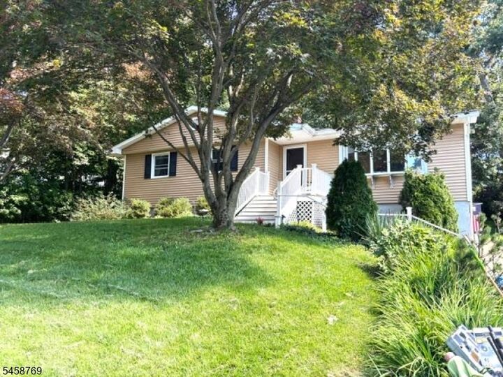 Property Photo:  30 Woodlawn Ter  NJ 07849 