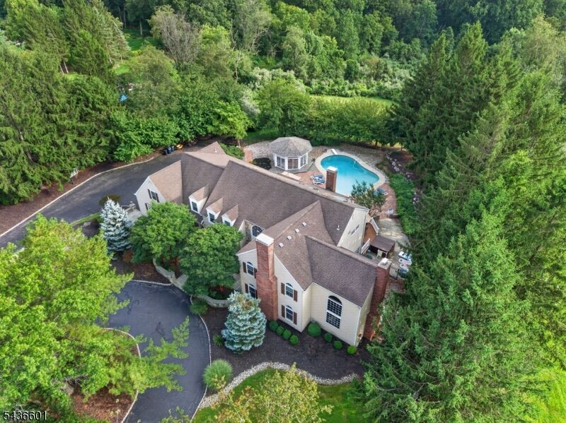 Property Photo:  5 Pine Pl  NJ 08801 
