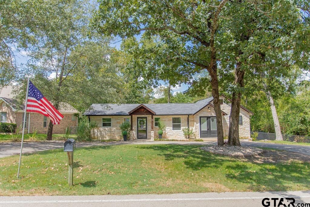 Property Photo:  224 Hide Away Ln East  TX 75771 