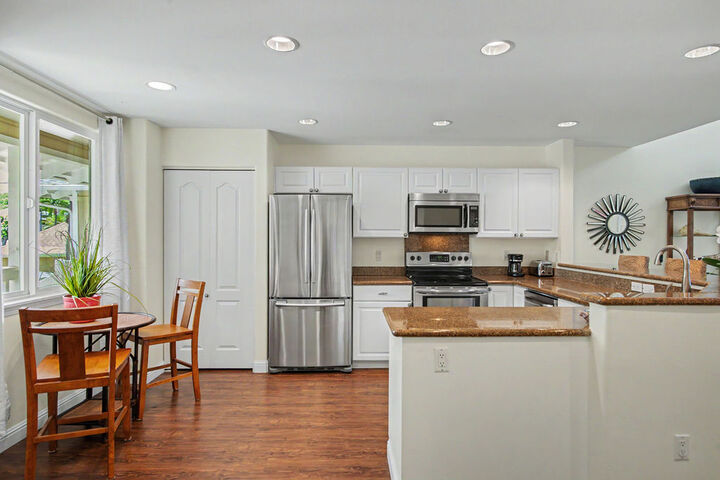 Property Photo:  75-6060 Kuakini Hwy I22  HI 96740 